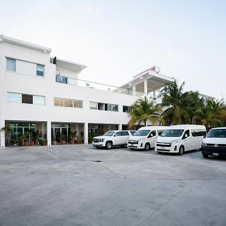 Capital O Cancun International Airport 24 7 Bagian luar foto