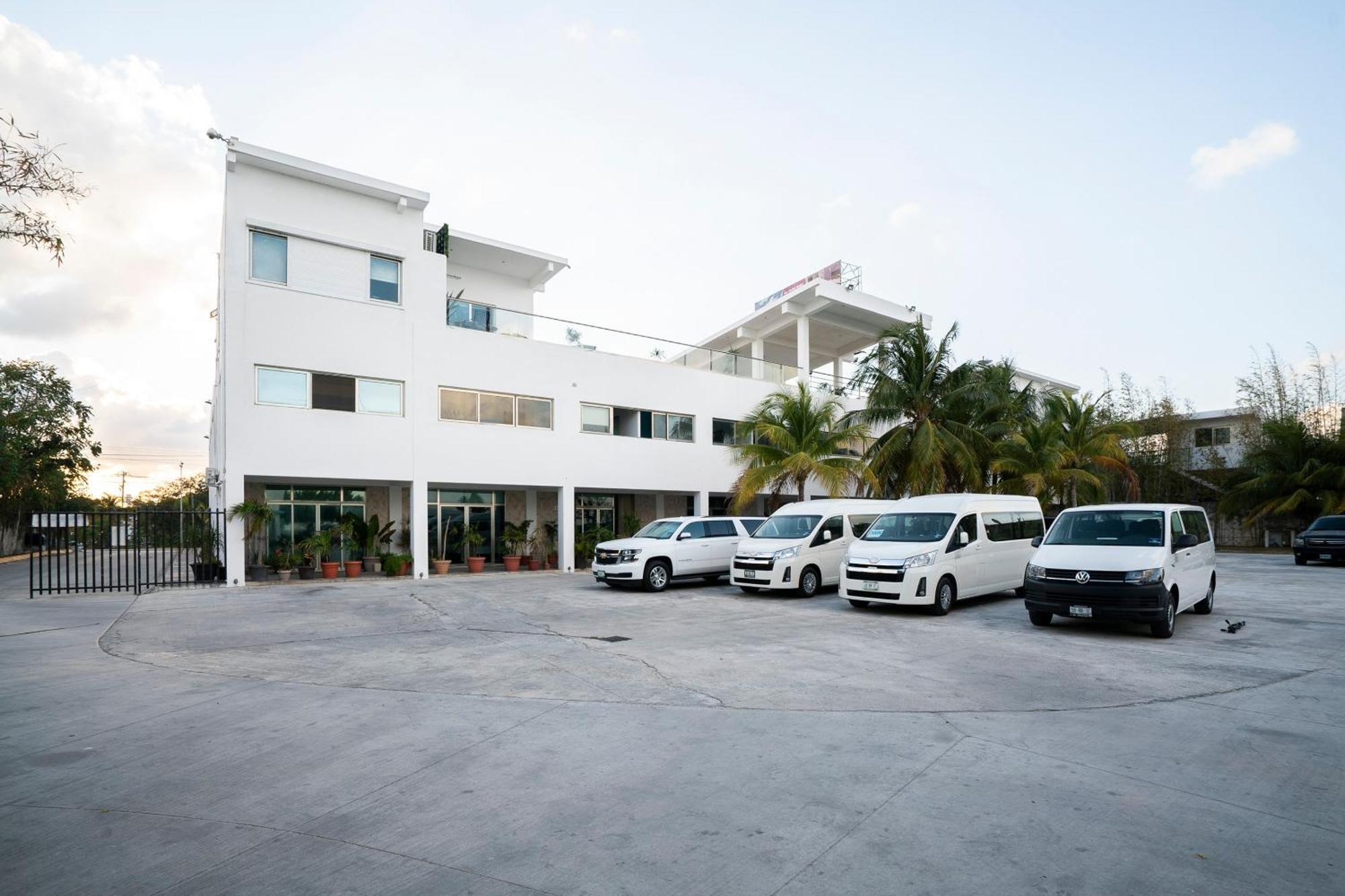 Capital O Cancun International Airport 24 7 Bagian luar foto
